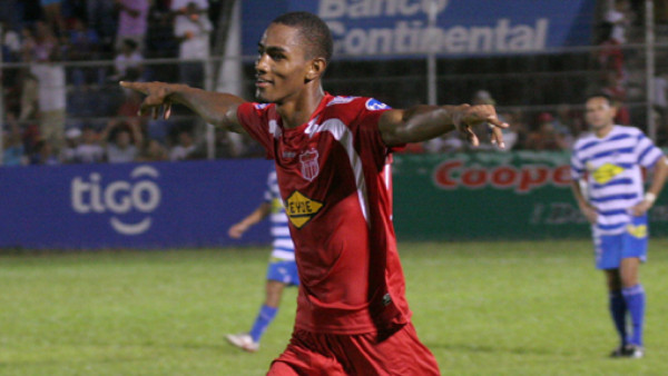 Jerry Bengtson es de los mejores delanteros del mundo