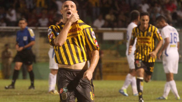 ¡Real España noquea al Olimpia!