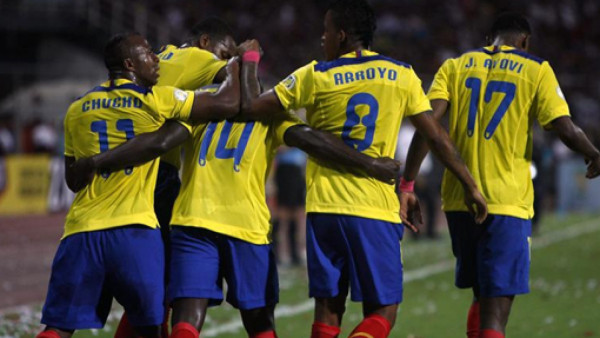 VIDEO: Confunden himno de Ecuador y colocan el de México