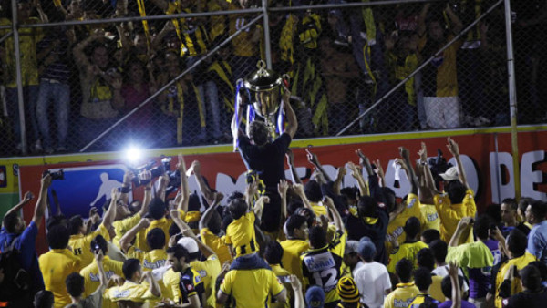 Real España estrena su corona ante Vida