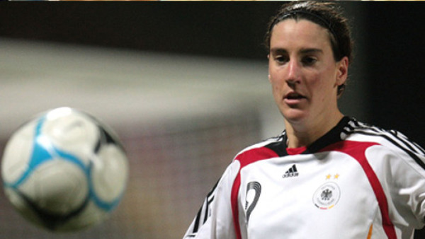Futbolista Birgit Prinz se retira del fútbol