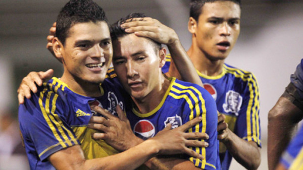 Angustiosa y polémica victoria del Honduras Progreso