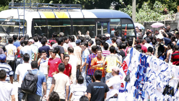 Con caravana recibieron a Olimpia en San Luis, Santa Bárbara