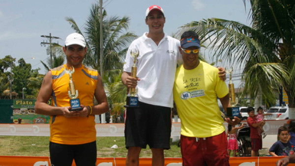 Triatlón bajo el sol de Puerto Cortés