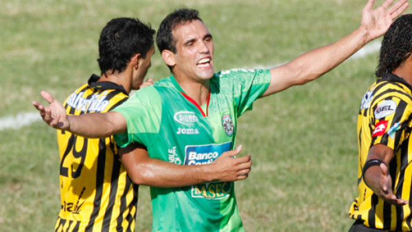 Real España contrata al uruguayo Claudio Cardozo