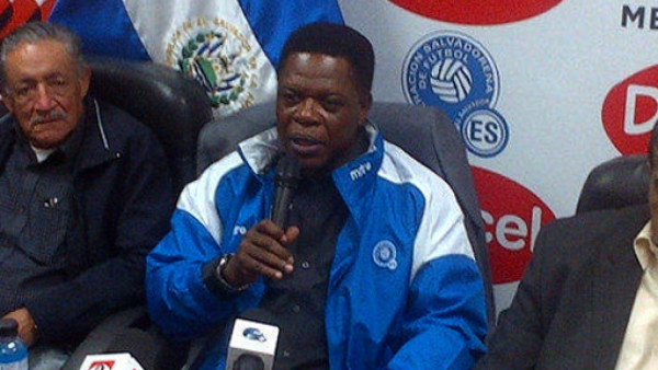 Peruano Agustín Castillo presentado como entrenador de El Salvador