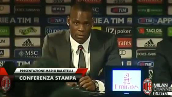 VIDEO: Balotelli calló a un periodista en su presentación