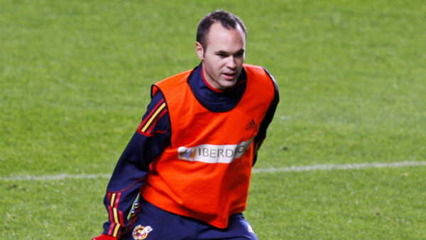 Iniesta expresó que no es momento para pensar en el Real Madrid