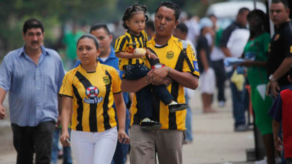 Ambiente del clásico sampedrano