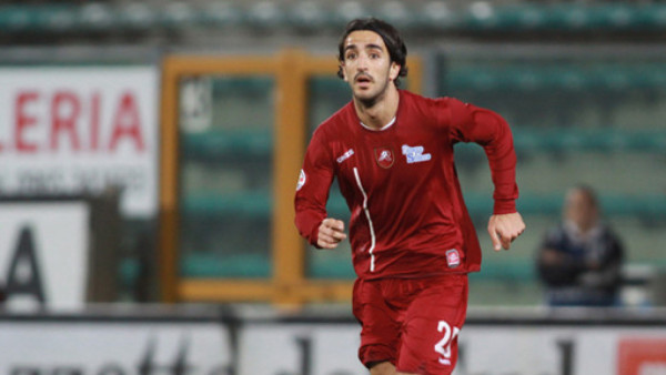 Muere jugador tras desplomarse en juego