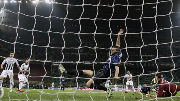 Suspendida la jornada en Italia por muerte de futbolista