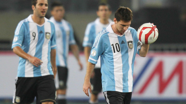 Messi vuelve al punto de las críticas por la prensa argentina