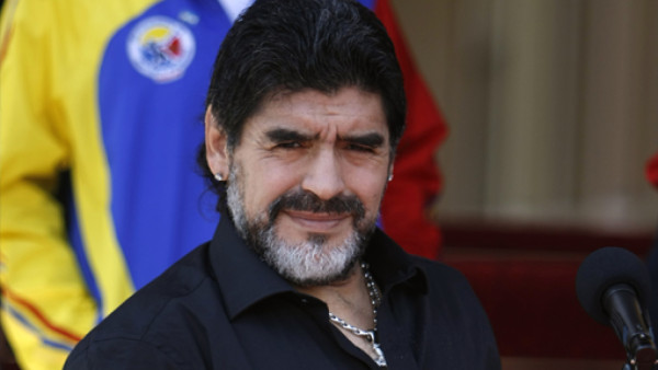 Maradona se postula para DT de Portugal