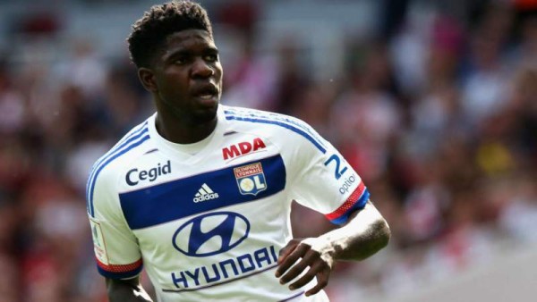 BARCELONA, SPAIN - JANUARY 19: Samuel Umtiti of FC Barcelona conducts the ball during the Liga match between FC Barcelona and Granada CF at Camp Nou on January 19, 2020 in Barcelona, Spain. (Photo by Alex Caparros/Getty Images)
