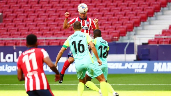 Alegría total, abrazos y su ritual: Así fue el debut goleador de Luis Suárez con el Atlético&nbsp;&nbsp;