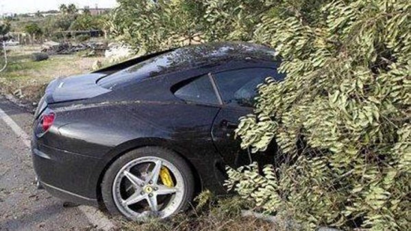 Destrozaron sus autos: Los cracks del fútbol que son un peligro al volante