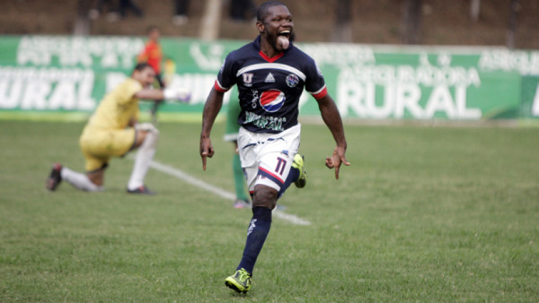 Tyson Núñez renueva contrato en Guatemala