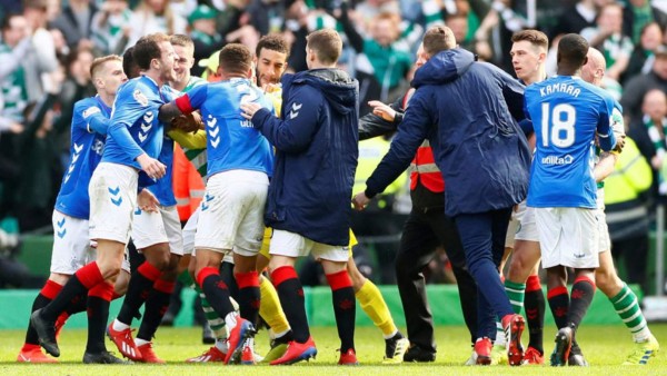 FOTOS: Clásico entre el Celtic y Rangers de Escocia terminó entre golpes