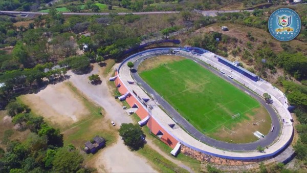 Los feos y raros estadios en El Salvador, Nicaragua y Guatemala