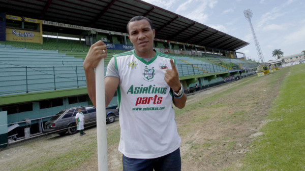 Rambo de León anuncia su salida de Platense