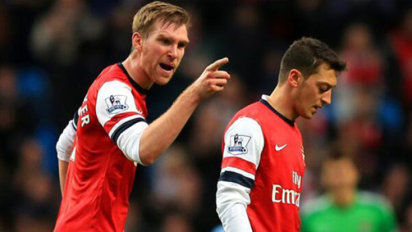 VIDEO: El furioso reclamo hacia Mesut Özil