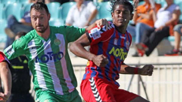 ¡Carlo Costly se estrena en Grecia!