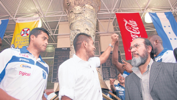 Amado Guavara cede la capitanía de la Selección a Noel