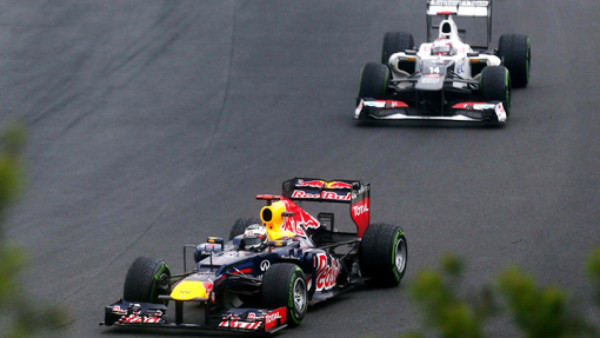 Sebastián Vettel habría rebasado con bandera amarilla en Brasil