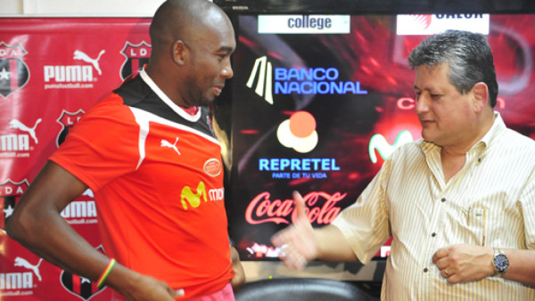 Alajuela de Costa Rica presentó a Jerry Palacios