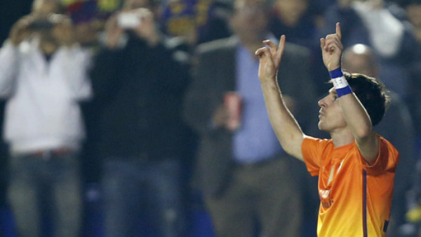 Un doblete de Messi salvó al Barcelona