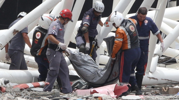 Accidente en estadio de inauguración del Mundial deja dos muertos