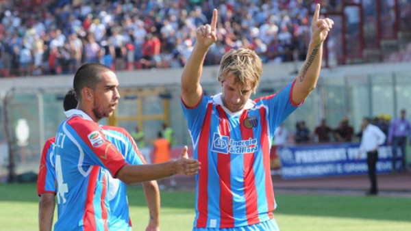 Catania alcanza su primer triunfo sin David Suazo