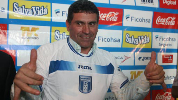 Usurpan nombre de Luis Suárez en Facebook