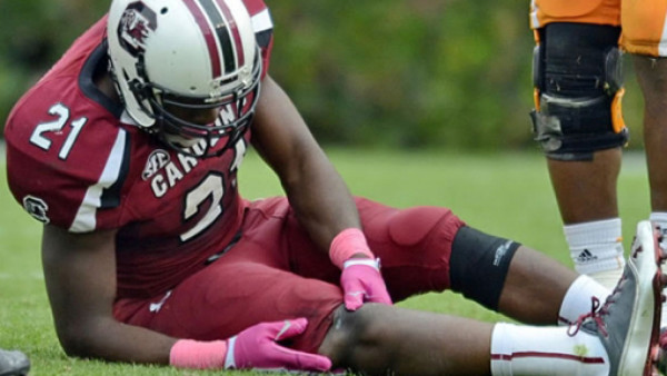 VIDEO: Horrenda lesión deja a deportista mínimo un año si jugar