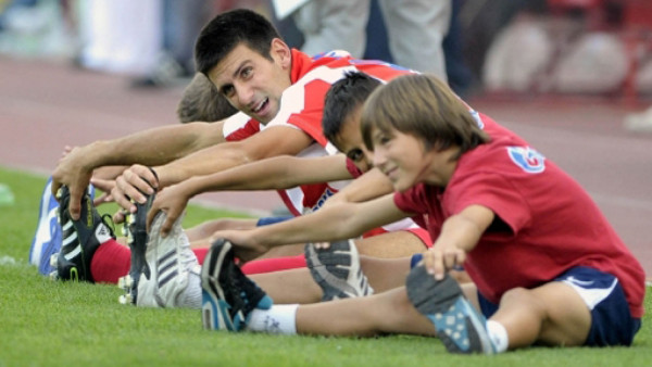Djokovic dice que el fútbol es más difícil que el tenis