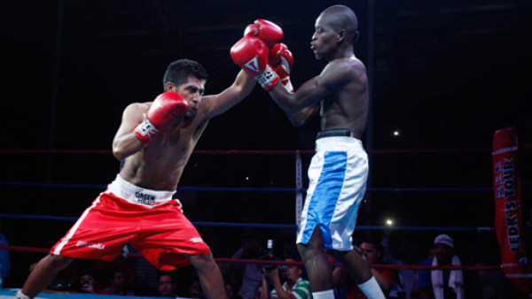 'El Muñeco' González gana y continúa invicto