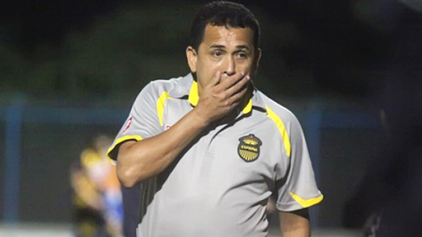 Nahún Espinoza se va de Real España