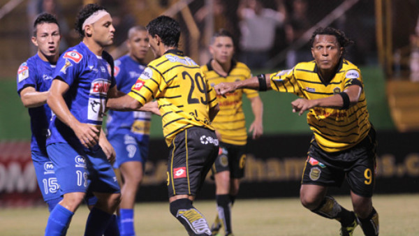 Real España, humillados y servidos en casa