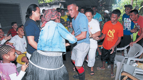 Tulián recibió como rey a Carlos Will