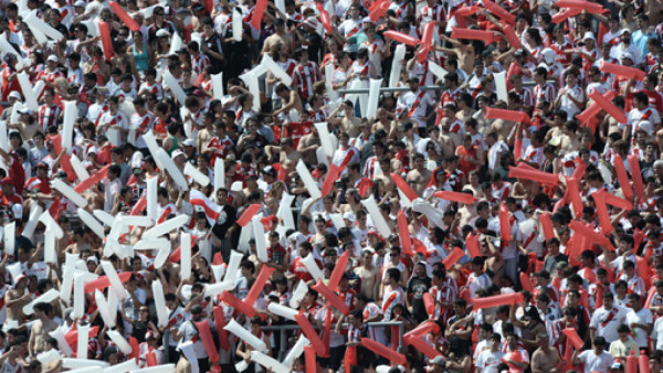 Incidentes y 25 heridos en el clásico River Plate-Boca Juniors