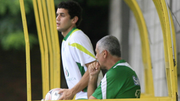 Manuel Keosseián tendrá de rival a su hijo