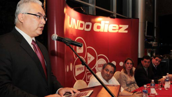 ¡DIEZ presenta a Luis Omar Tapia!