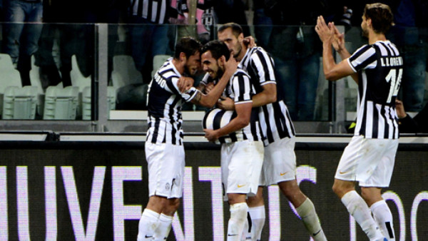 Juventus y Nápoles no sueltan la punta en Italia