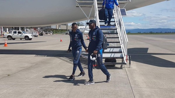 Honduras arriba a Temuco en vuelo chárter para enfrentar a Chile