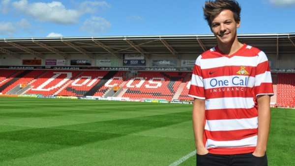 VIDEO: Integrante de One Direction debutó como futbolista