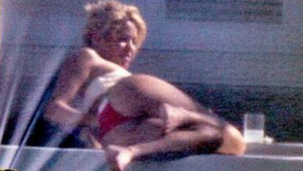 Shakira, luce espectacular con su traje de baño en Miami