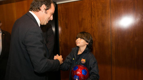 VIDEO: Barcelona cumplió el sueño de niño sin pies