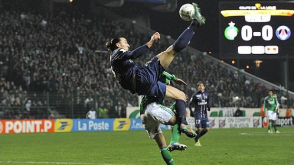 Chilena fallida de Ibrahimovic, al tratar de repetir golazo ante Inglaterra