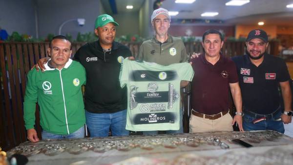 Presentación de Silvio Fernández como nuevo DT de Juticalpa. Foto Cortesía.