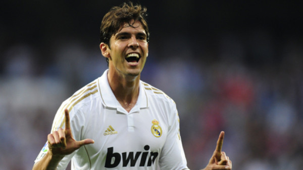 Higuaín brilla y Real Madrid golea